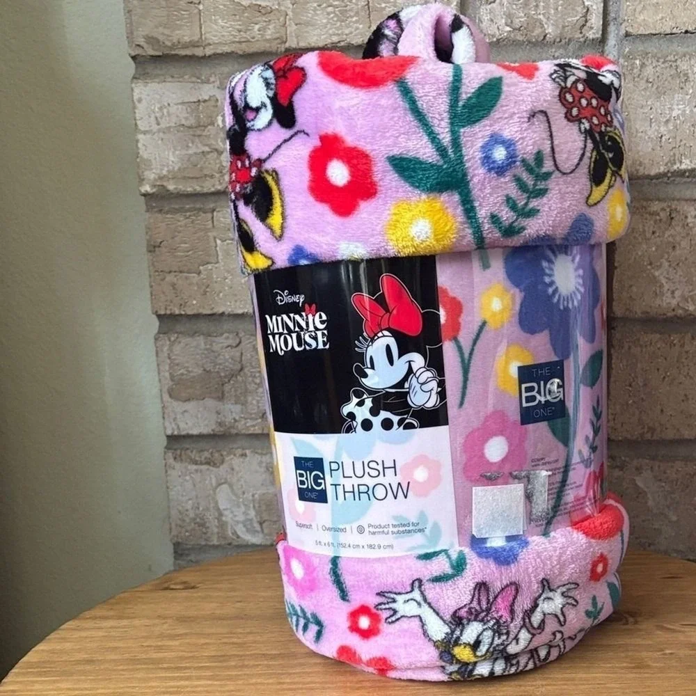 NEW Minnie Mouse Spring Floral 
